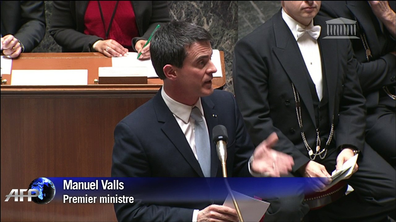 Valls accuse d'"immobilisme" les opposants à la loi Macron