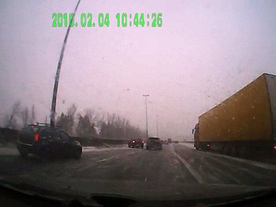 Гололед на Киевском шоссе под Петербургом 18.02.2015