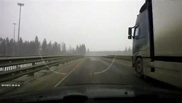 Не вписался в поворот - ДТП на трассе М11