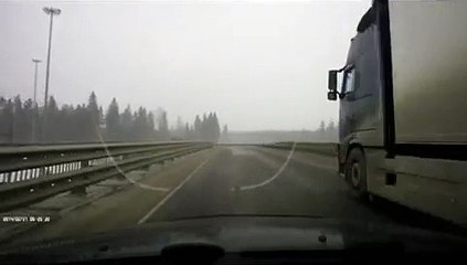 Не вписался в поворот - ДТП на трассе М11