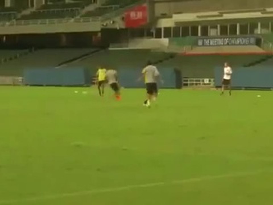 L'Hallucinant But Kung-Fu de Zlatan à l'Entraînement !