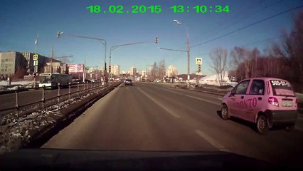 Чуть не сбил девушку