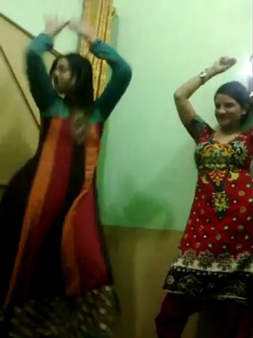 billo thumka laga two girls nice dance