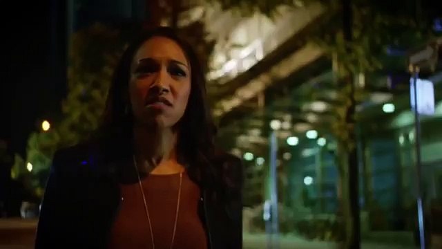 The Flash 1x08: Flash Vs. Arrow (Arrow Crossover Fight Scene)