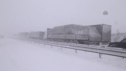 Kar Yağışı ve Tipi Ulaşımı Aksatıyor