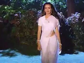 amala saree below navel