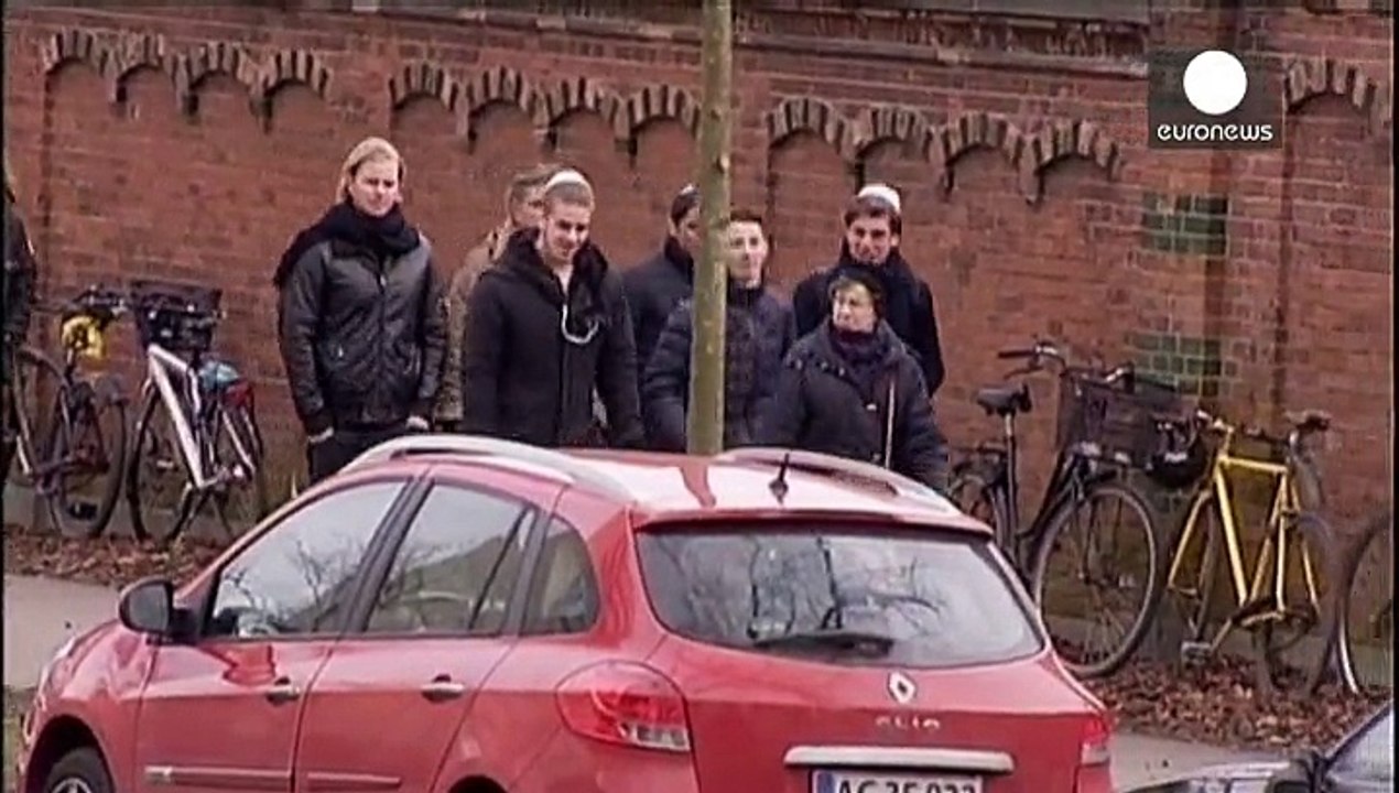 Hundreds mourn Jewish guard Dan Uzan at Copenhagen funeral