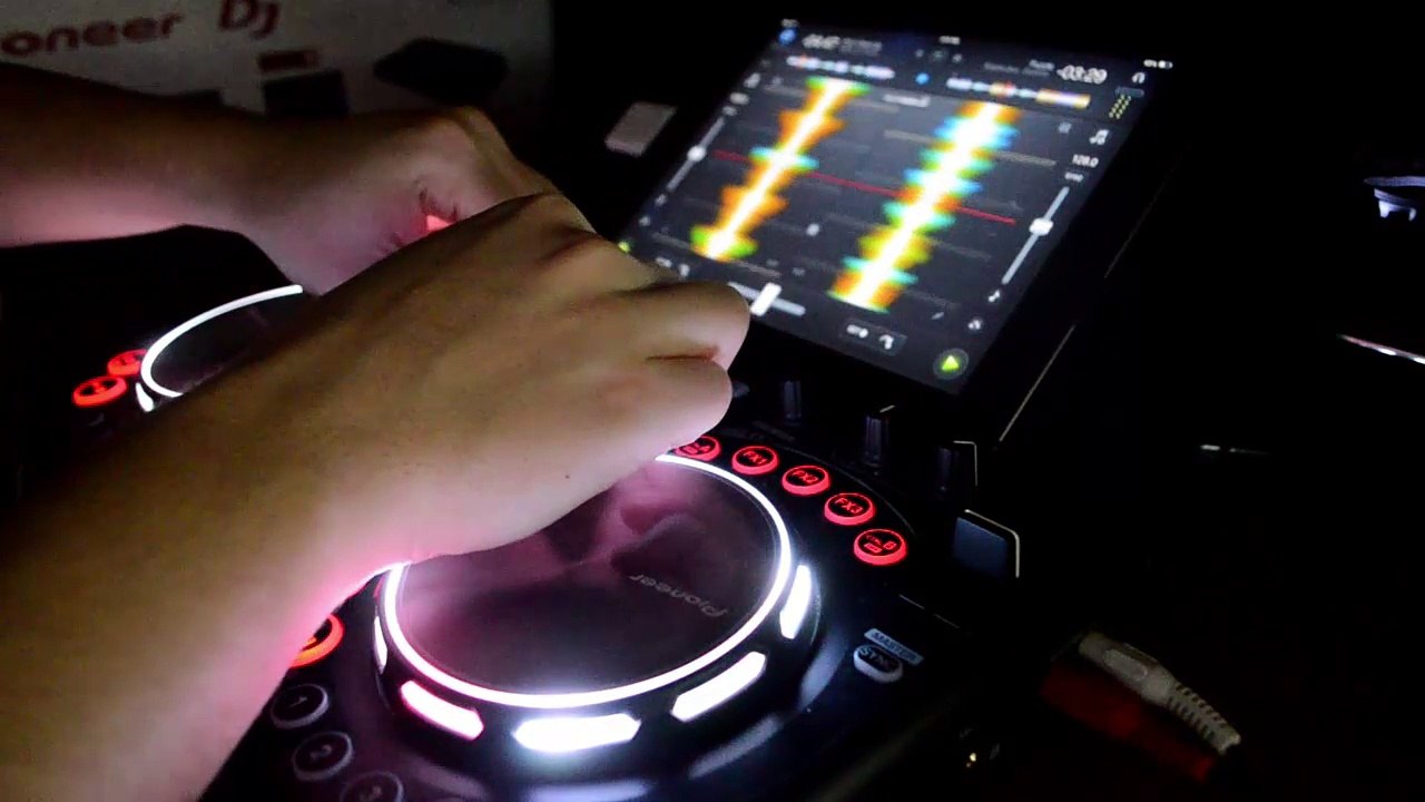 DJ Training w/ Pioneer DJ-WeGO 2 & Apple iPad djay 2