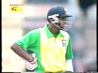 Bowler lost his teeth while bowling- funny cricket