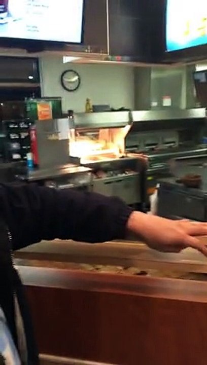 Licenciée elle pète un plomb au McDonald’s