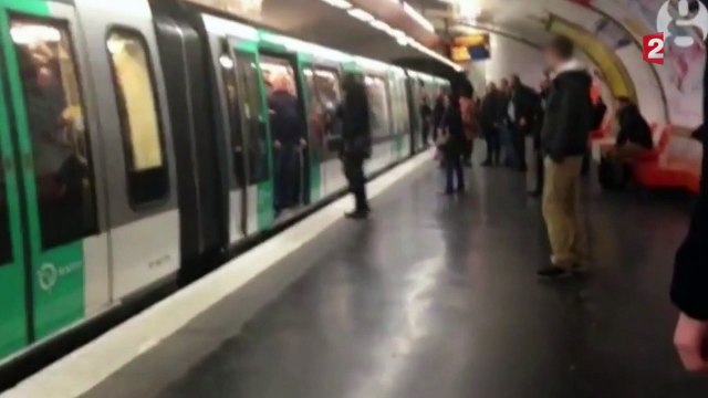 Des supporters racistes dans le métro parisien