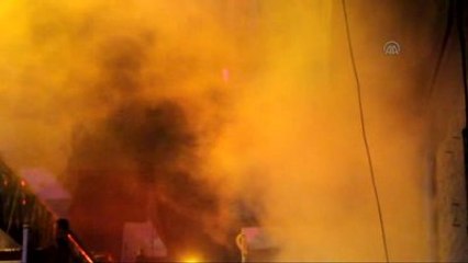 Ev Yangını - 6 Kişi Hastaneye Kaldırıldı