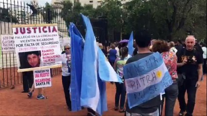 Passeata pede esclarecimento da morte de promotor argentino