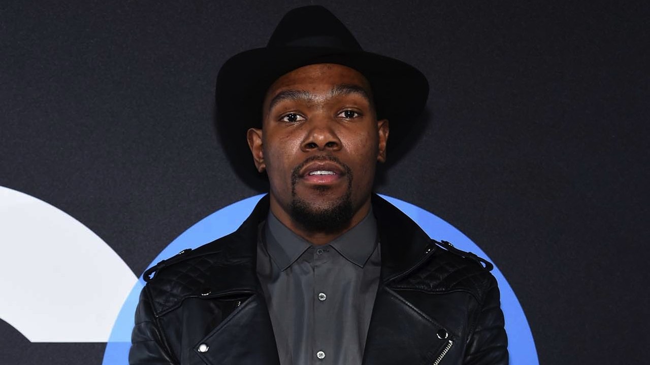 'Late Show' Intern Hits on Kevin Durant, Pesters LeBron James