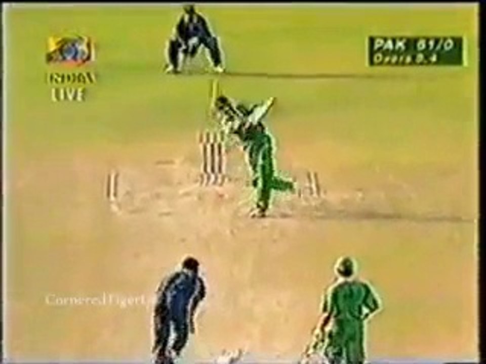 Young Shahid Afridi SIXES Vs Chaminda Vaas