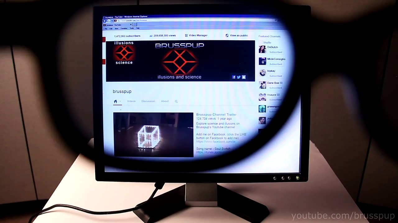197# Regarder un écran invisible avec des lunettes