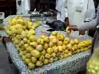 Funny pakistani punjabi fruit vendor - YouTube