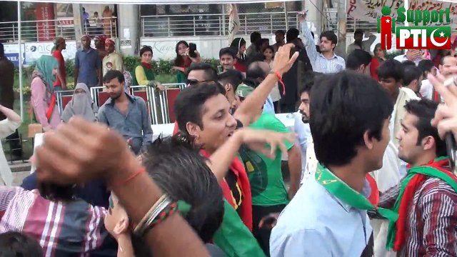 Lahore chanting Go Nawaz Go