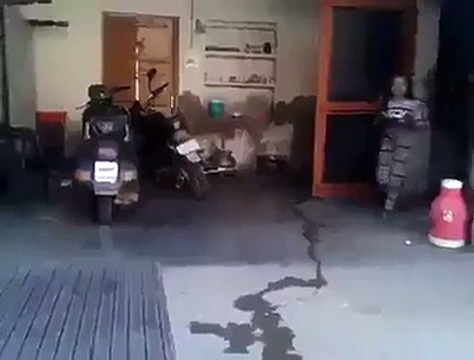 funy vedio zara bech bacha ky watch on dailymotion