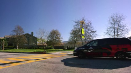 Une maman Drift en minivan avec ses enfants à l'interieur!