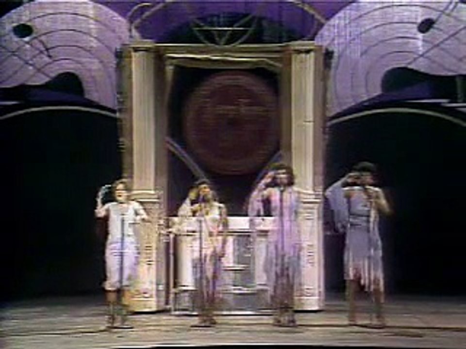 BETTE MIDLER - Boogie Woogie Bugle Boy (The Bette Midler Show 1976)