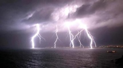 Kar Yağarken Şimşek Çakmasının Nedeni