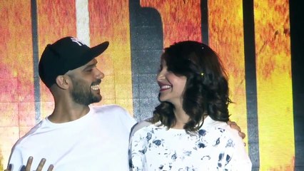 Anushka, Neil hang out with college students