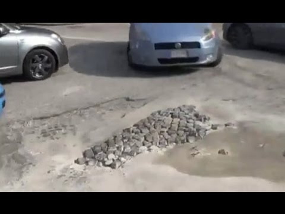 Aversa (CE) - Strade dissestate, "tour" cittadino con Galluccio (18.02.15)