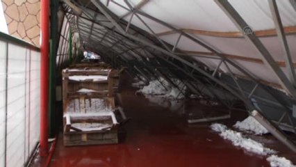 Kar Yağışı Çatı Çökertti