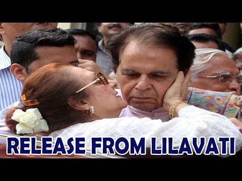 Saira Banu Kisses Dilip Kumar On His Birthday