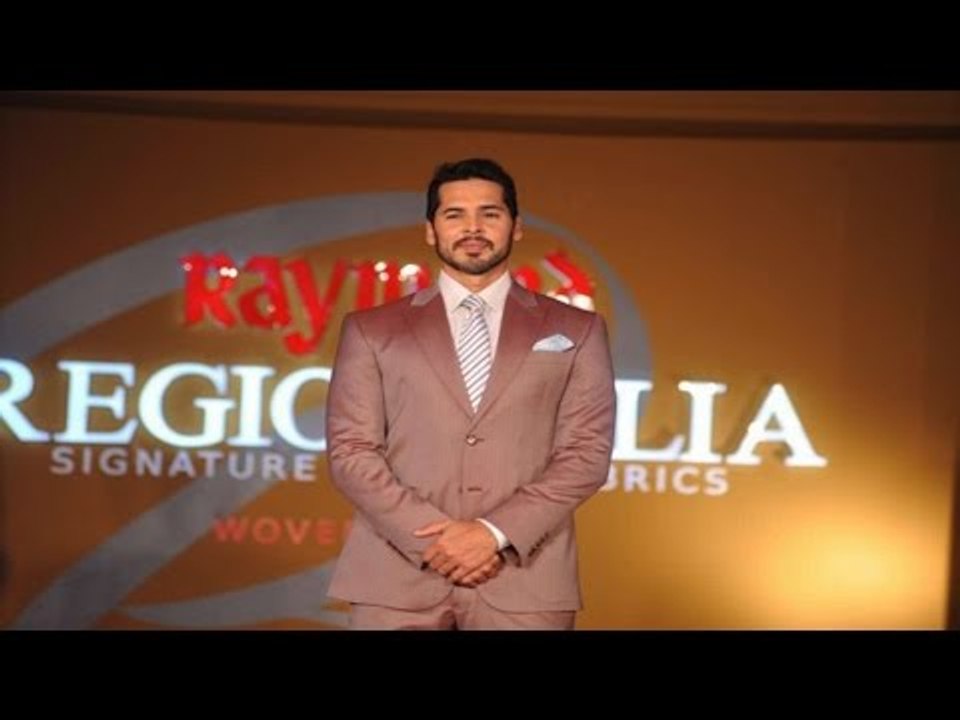 Adv Making Of Raymond Signature Luxury Fabric