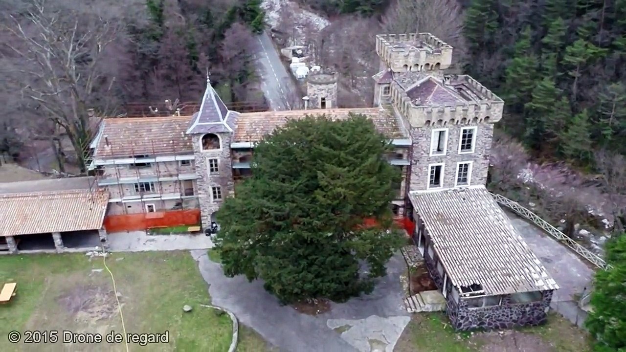 Promenade dans le parc du Château de La Causéga, à Fontan.