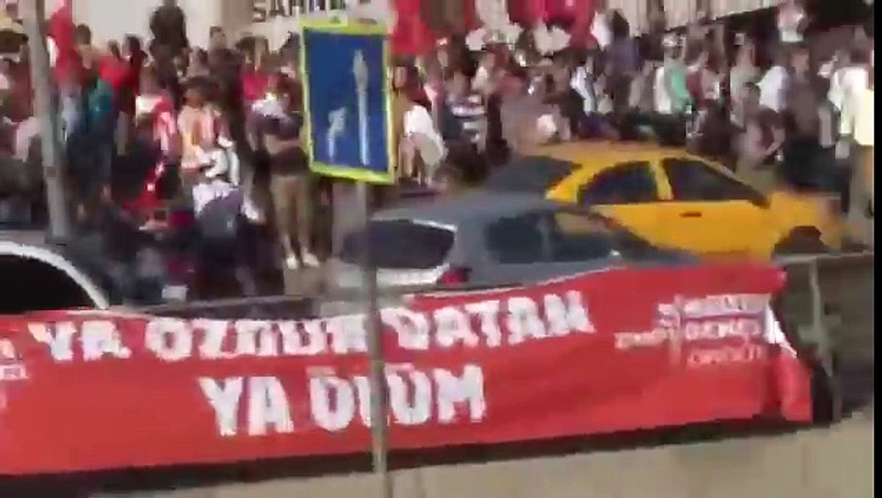Taksim Gezi Parkı eyleminde polise linç girişimi