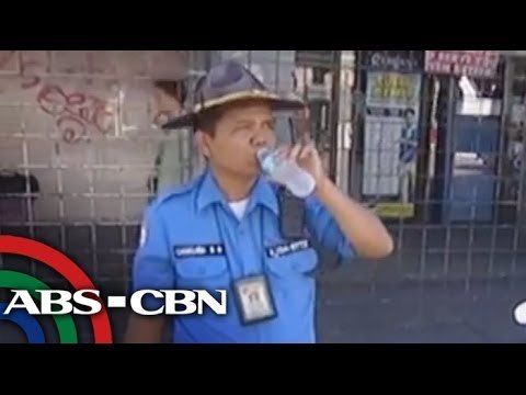 MMDA gives enforcers, sweepers 'heat stroke break'