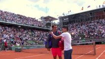 Roland-Garros: Roger Federer repels intruders came to a selfie field