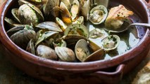 Steamed Clams With Spring Herbs | Melissa Clark Recipes | The New York Times