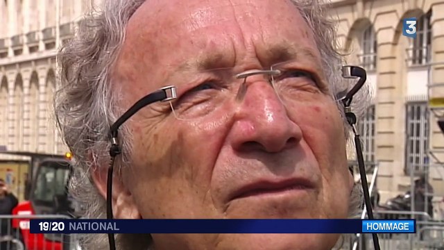 Qui est à l'origine des portraits affichés sur la façade du Panthéon ?