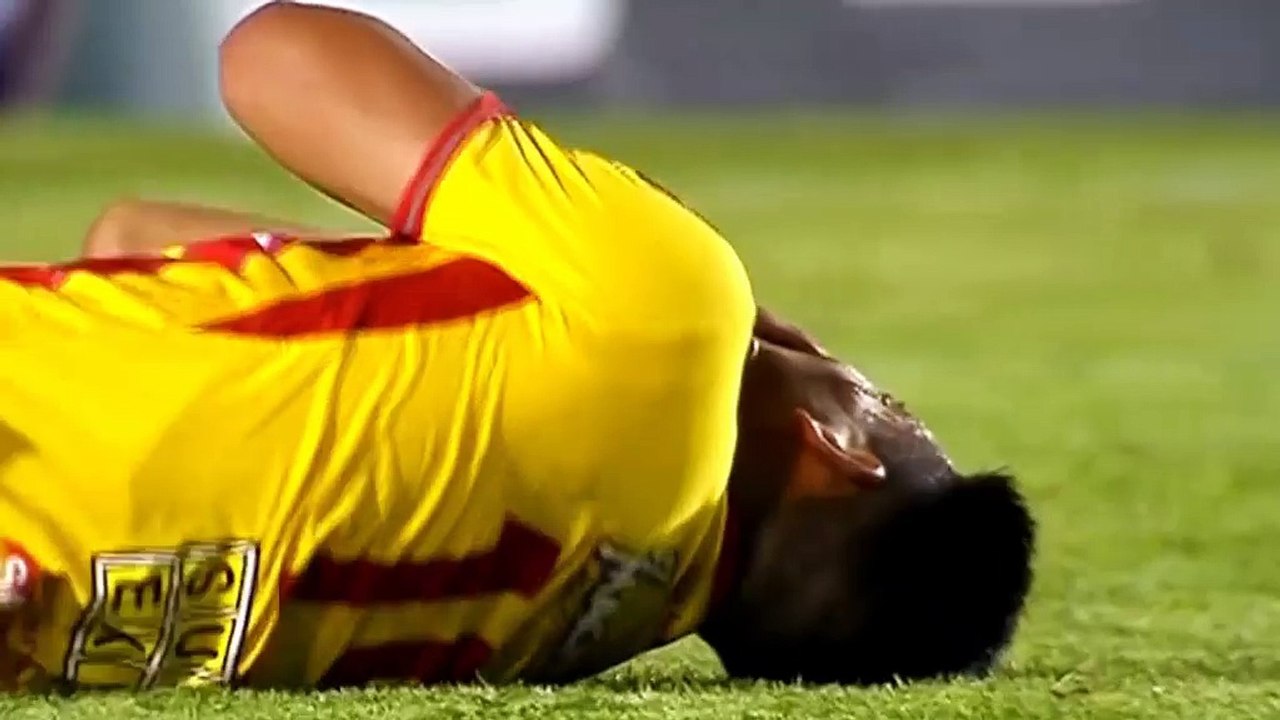 Ecuador: Dumm-Rot wegen Ellbogencheck