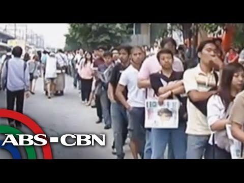 How long lines at MRT put passengers at risk