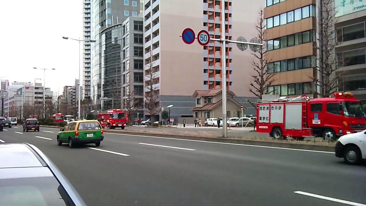 東北地方太平洋沖地震　2011/3/14 消防・救急車車列　仙台市青葉区一番丁　東二番丁通り