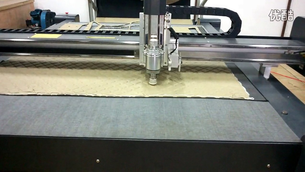 aokecut@163.com car foot pad cushion cutter plotter cutting machine