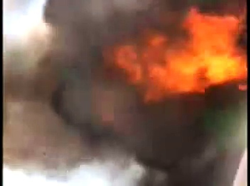 IRAQ : BRAVE MARINES BLOW UP THIER HUMVEE