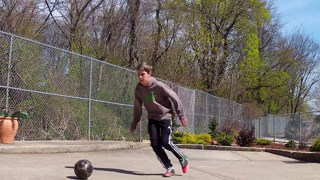 ELASTICO Tutorial Soccer Dribbling Skill Ground Move RONALDINHO & NEYMAR Signature Move