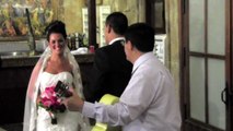 Novio le canta a su novia en el dia de su boda