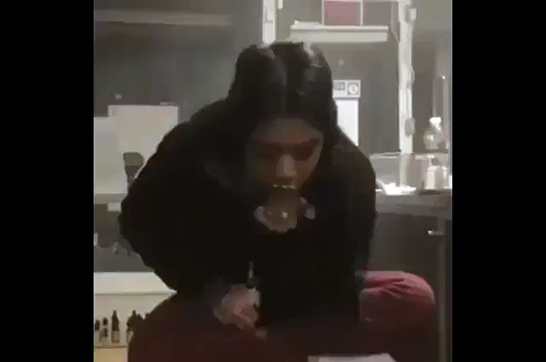 this girl is making awesome rings from smoke