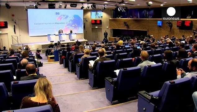 المفوضية الأوروبية تقترح توزيع أربعين ألف لاجئ على الدول الأوروبية
