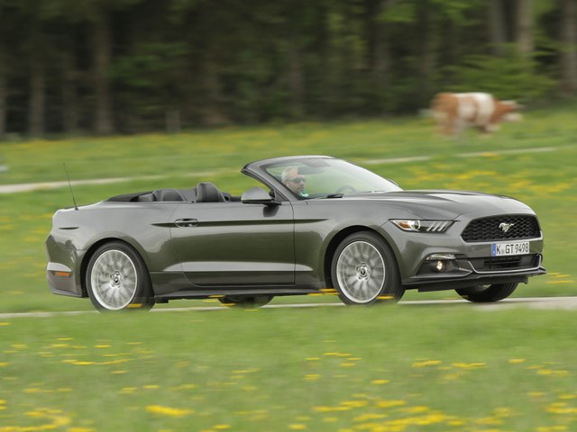 Essai Ford Mustang Convertible par Sport Auto