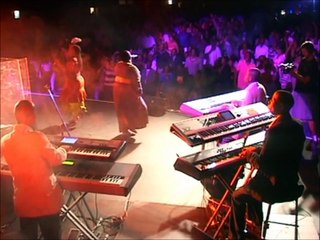 Ntokozo Mbambo ft Hlengiwe Mhlaba - The Blood Will Never Loose Its Power