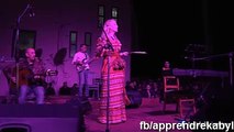 Stina, la finlandaise chante à Tigzirt-tizi ouzou en kabyle 2015