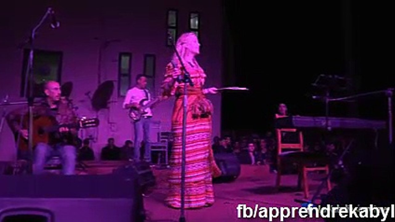 Stina, la finlandaise chante à Tigzirt-tizi ouzou en kabyle 2015